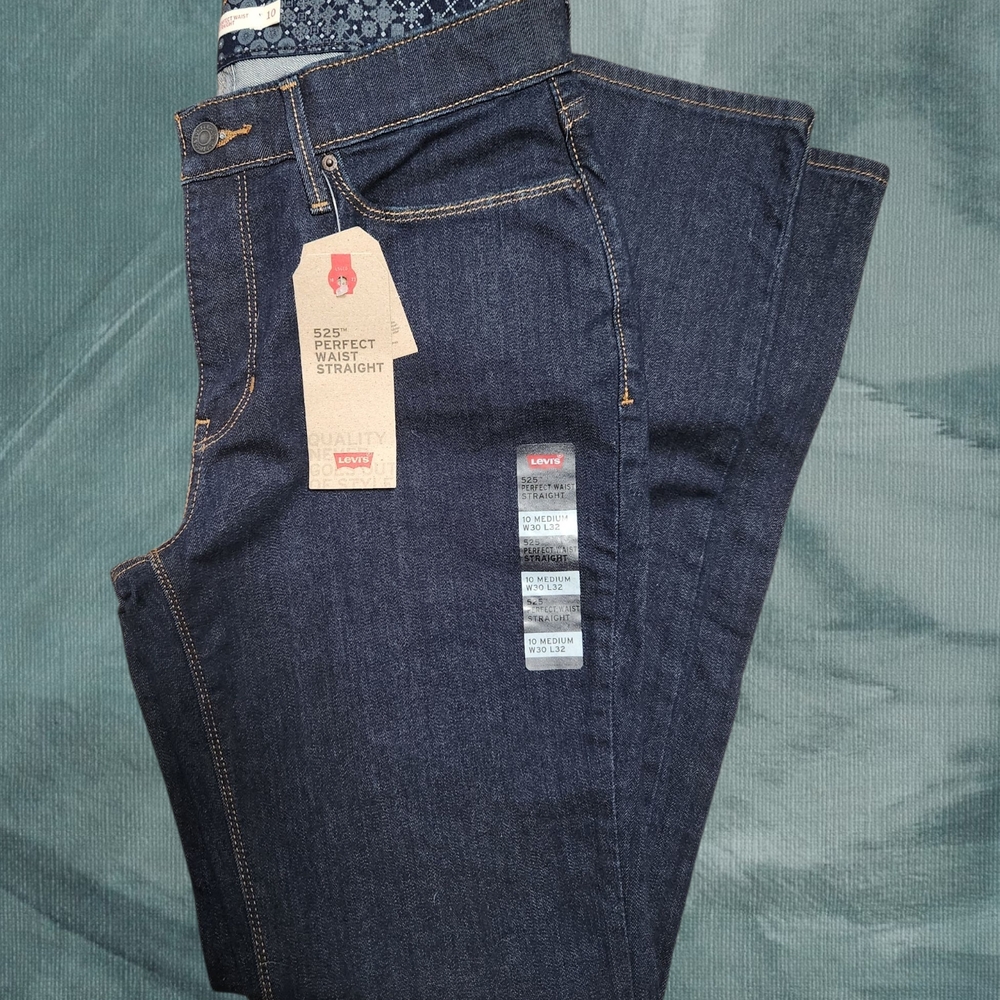 525 Perfect Fit Levi's Women's Dark Blue Jeans